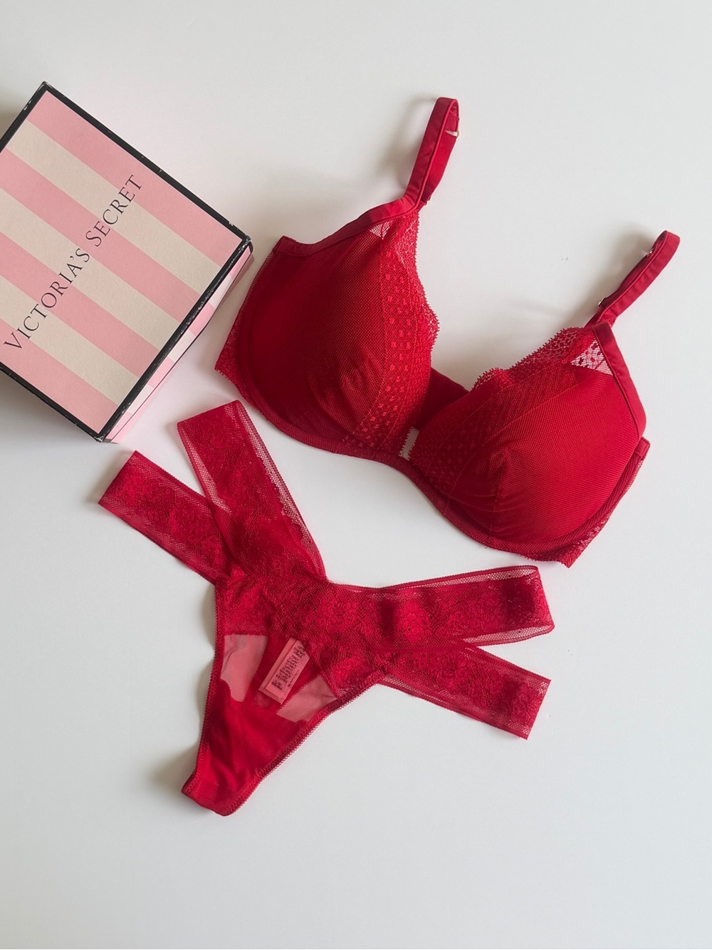 34DDD LARGE Victoria’s Secret red lined plunge bra set high leg thong panties